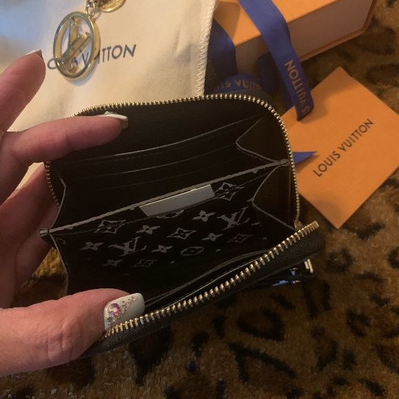 ***SOLD*** Louis Vuitton Jungle zippy - Picture 6 of 8